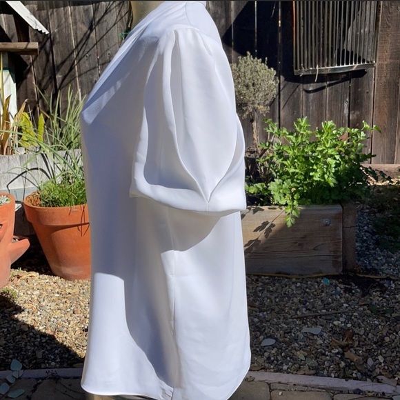 EXPRESS white short sleeve lined v neck puff sleeves - Picture 2 of 9